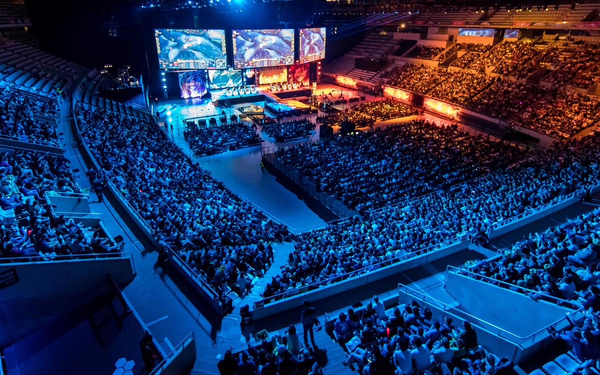 而他恰好在 而他恰好在